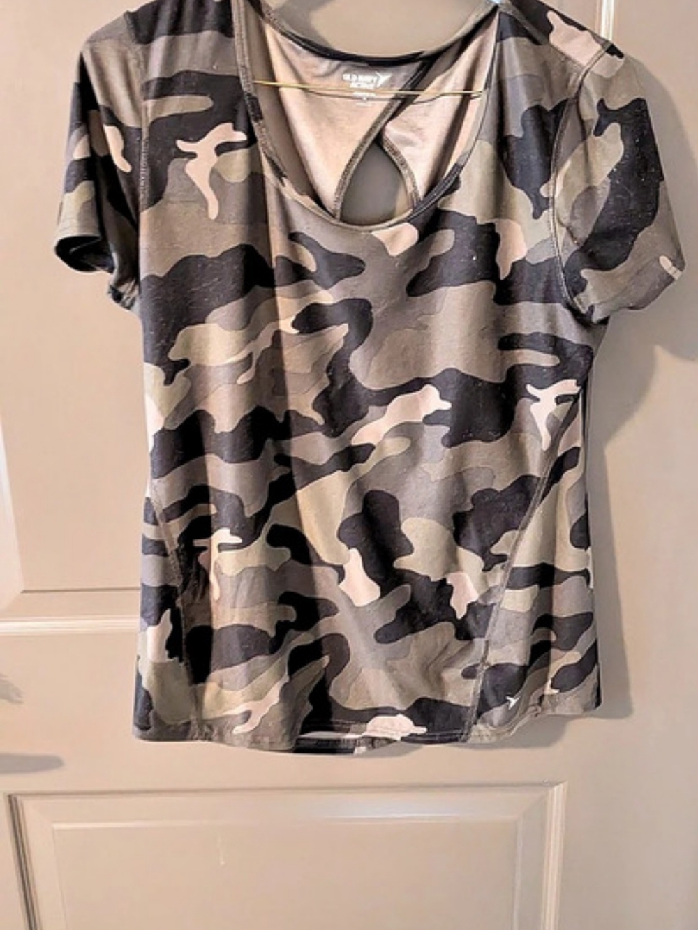 Old Navy Active Breathe On Camo Twist-Back Top Green & Gray Medium